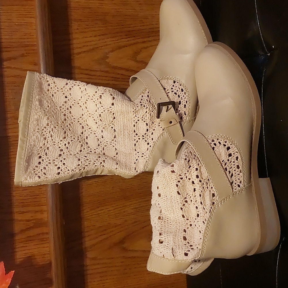Stylish UnionBay Beige Crochet Ankle Boots